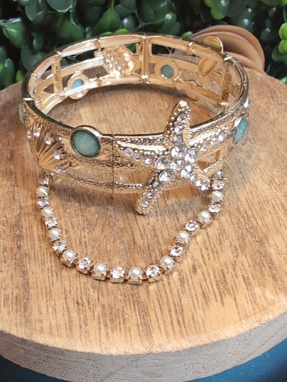 Avon Dainty Pearl And Rhinestone Bracelet